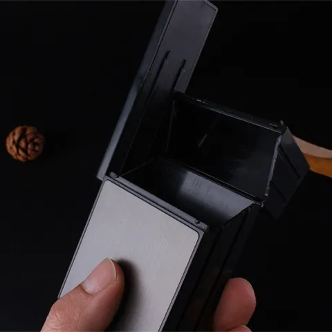 Focus JD-YH035A кейс для сигарет с встроенной USB зажигалкой Focus JD-YH035A кейс для сигарет с встроенной USB зажигалкой