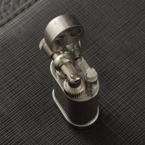 Dolphin HY703 бензиновая мини зажигалка Dolphin HY703 бензиновая мини зажигалка