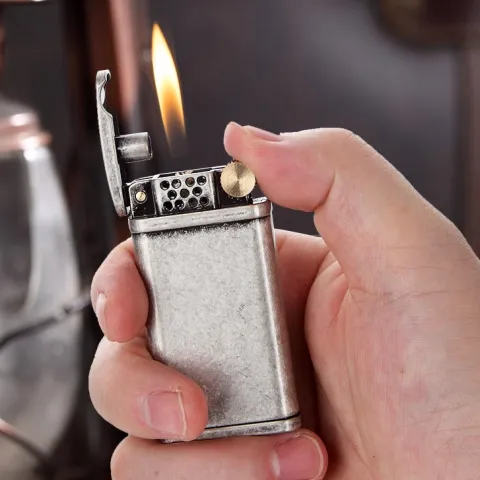 Flint 001 бензиновая зажигалка Flint 001 бензиновая зажигалка